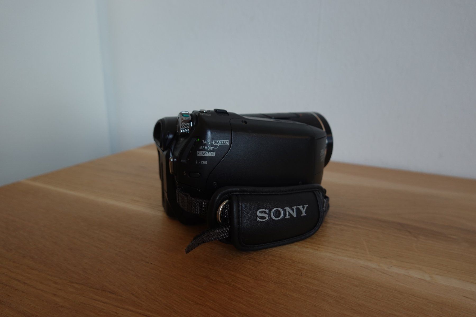 Sony Videocamere: Sony Handycam HDR-HC9 - Schwarz – Usato da Fribourg venduto da mar_9vlt 6