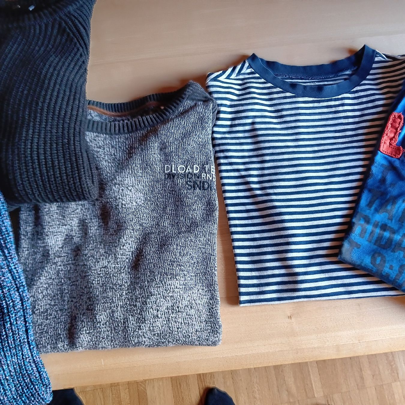 C&A Lotti & Set di vestiti: Jungenkleider 4 Pullover + 2 T-Shirts C&A, S. Oliver, H&M – Usato da Chur venduto da chr_b2cn 2