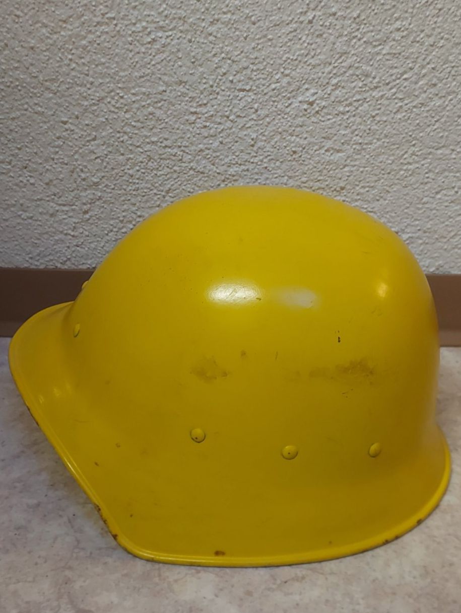 Abiti antichi: Gelber Schutzhelm, Vintage – Usato da Winterthur venduto da ugahugah 1