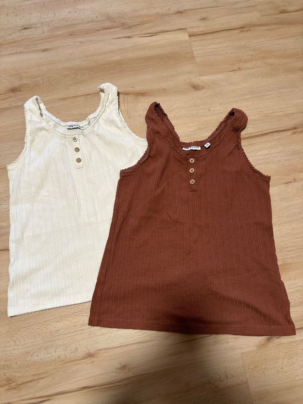 C&A Camicette, T-shirt & Top: 2 C&A Premium Tops gerippt Grösse 152 – Usato da Berg SG venduto da ES78 1
