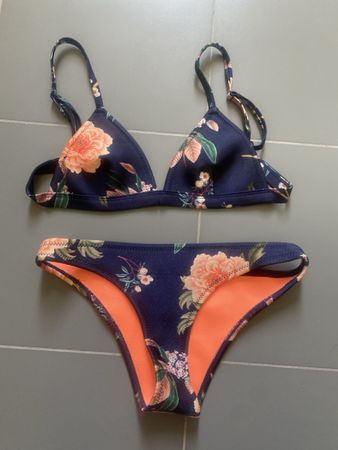 Bikini TRIANGL Blumenmuster Grösse S guter Zustand