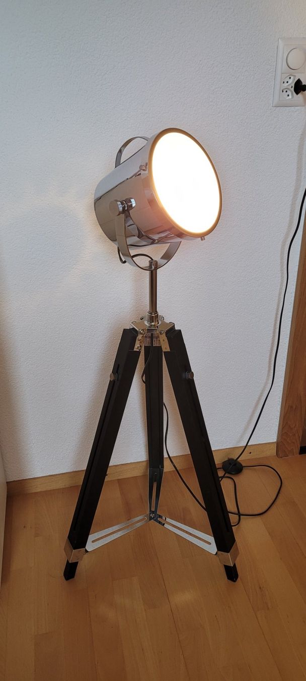 Lampade: Dreibein Stehlampe – Usato da Wetzikon ZH venduto da Zirben5