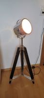 Dreibein Stehlampe