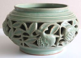 China / Japan: Celadon Blumenübertopf, D=21 cm, H= 14.5 cm