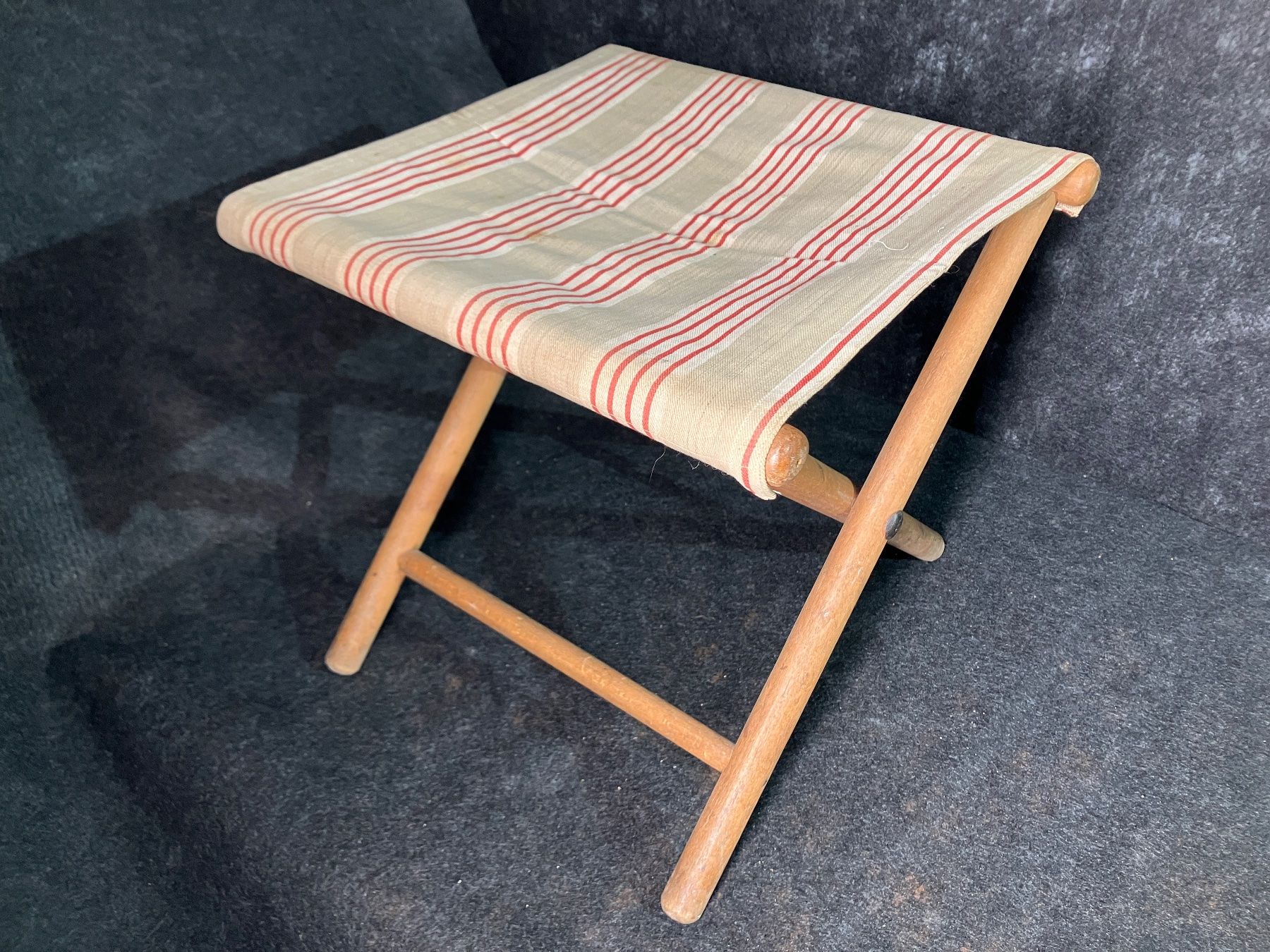 Hocker: Tabouret en bois, pliable vintage. – Gebraucht aus Saignelégier von Dubois_Vintage 1