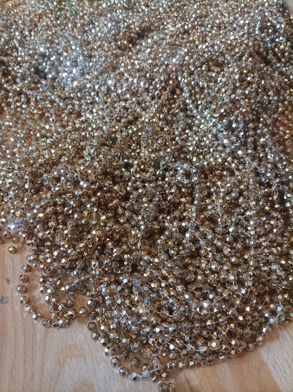 Catenine: Goldene Perlenkette - Plastik – Usato da Allschwil venduto da MoZzareLla90