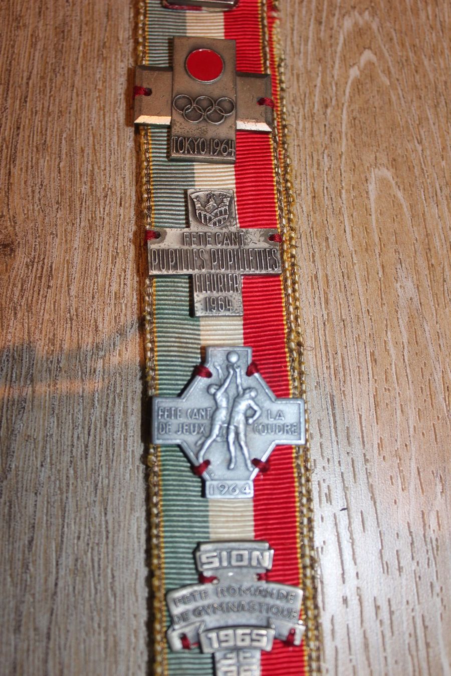 Plaketten & Abzeichen: 13 badges ancien années 60 – Gebraucht aus Travers von ColibriRoseOrange 2