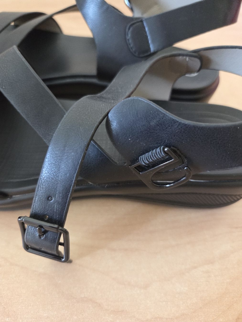 Scarpe da donna: Schwarze Kunstleder Sandalen Gr.39 Neu – Nuovo (secondo la descrizione) da Winterthur venduto da katzen07 2