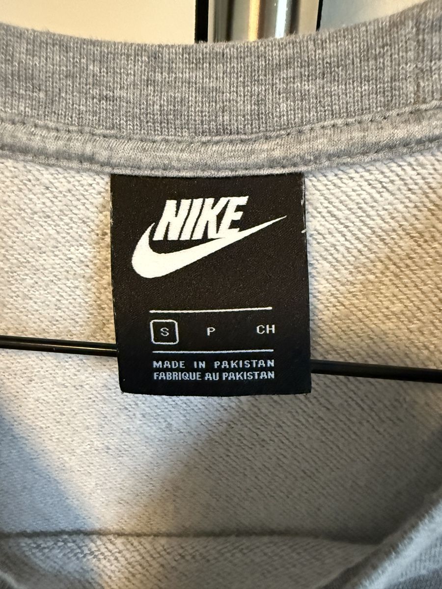 Nike Top: Pull Nike gris – taille S – excellent état – Nuovo (secondo la descrizione) da Sion venduto da bar_r96b 1