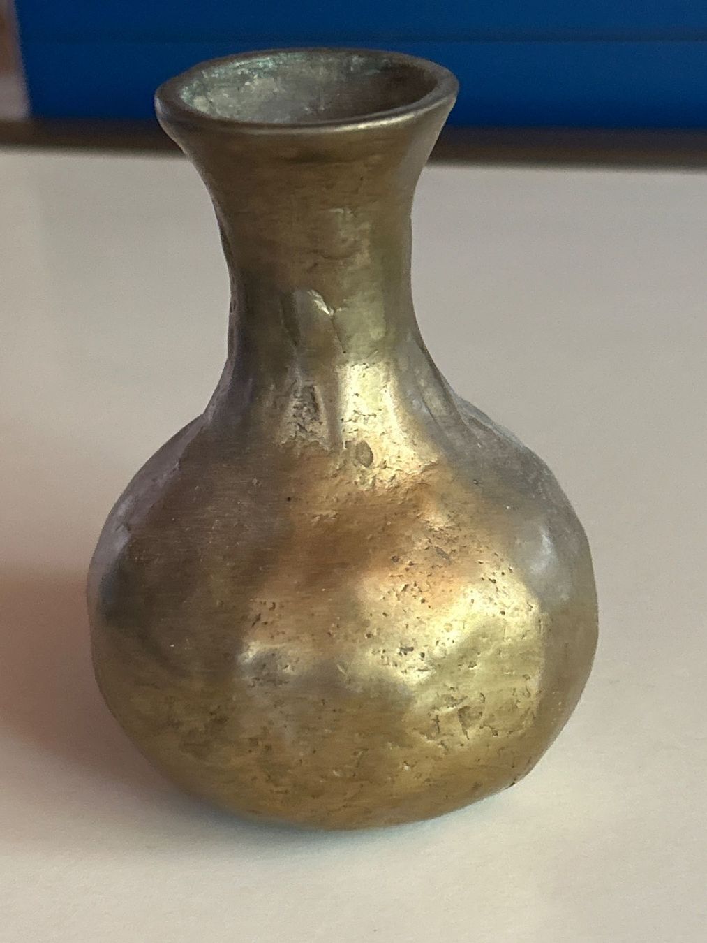 Vasen & Gefässe: Kleine Messingvase alt antik decorative Vase mit Griff – Gebraucht aus Villnachern von RicardoMary