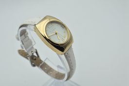 Damen Uhr neuwertig (läuft Garantie)