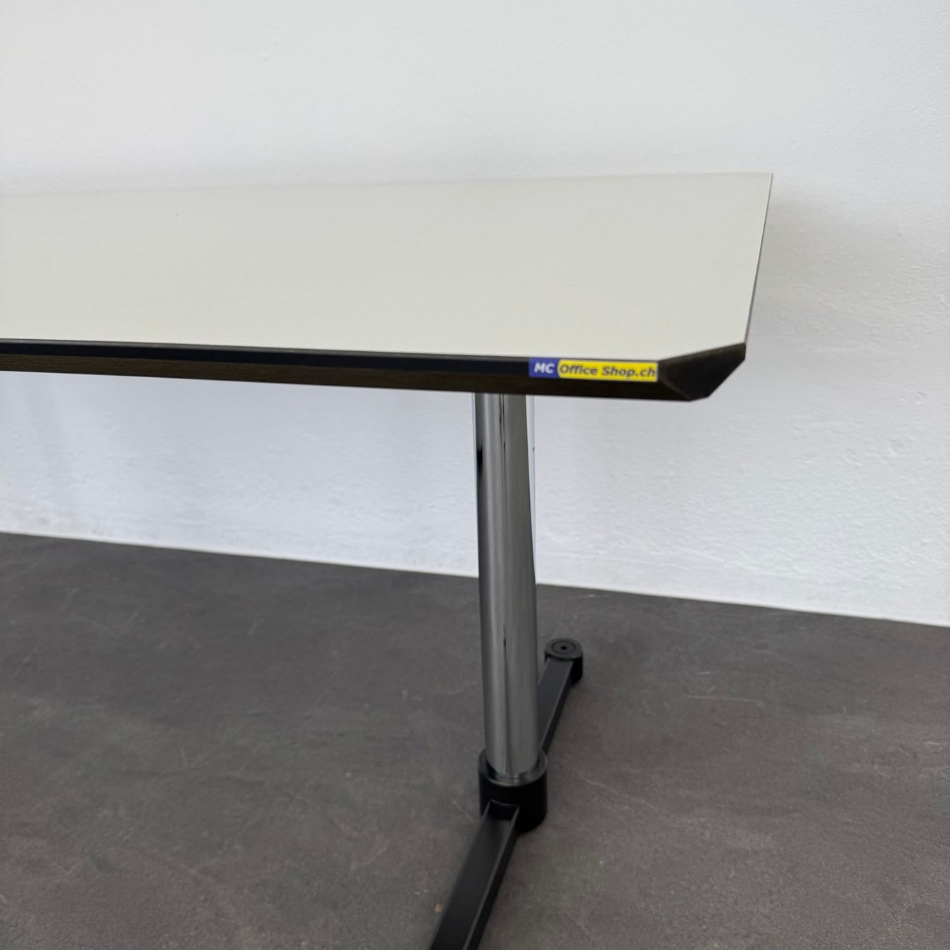 USM Scrivanie: USM-Haller Kitos Tisch – Usato da Schönenwerd venduto da mcofficeshop 3