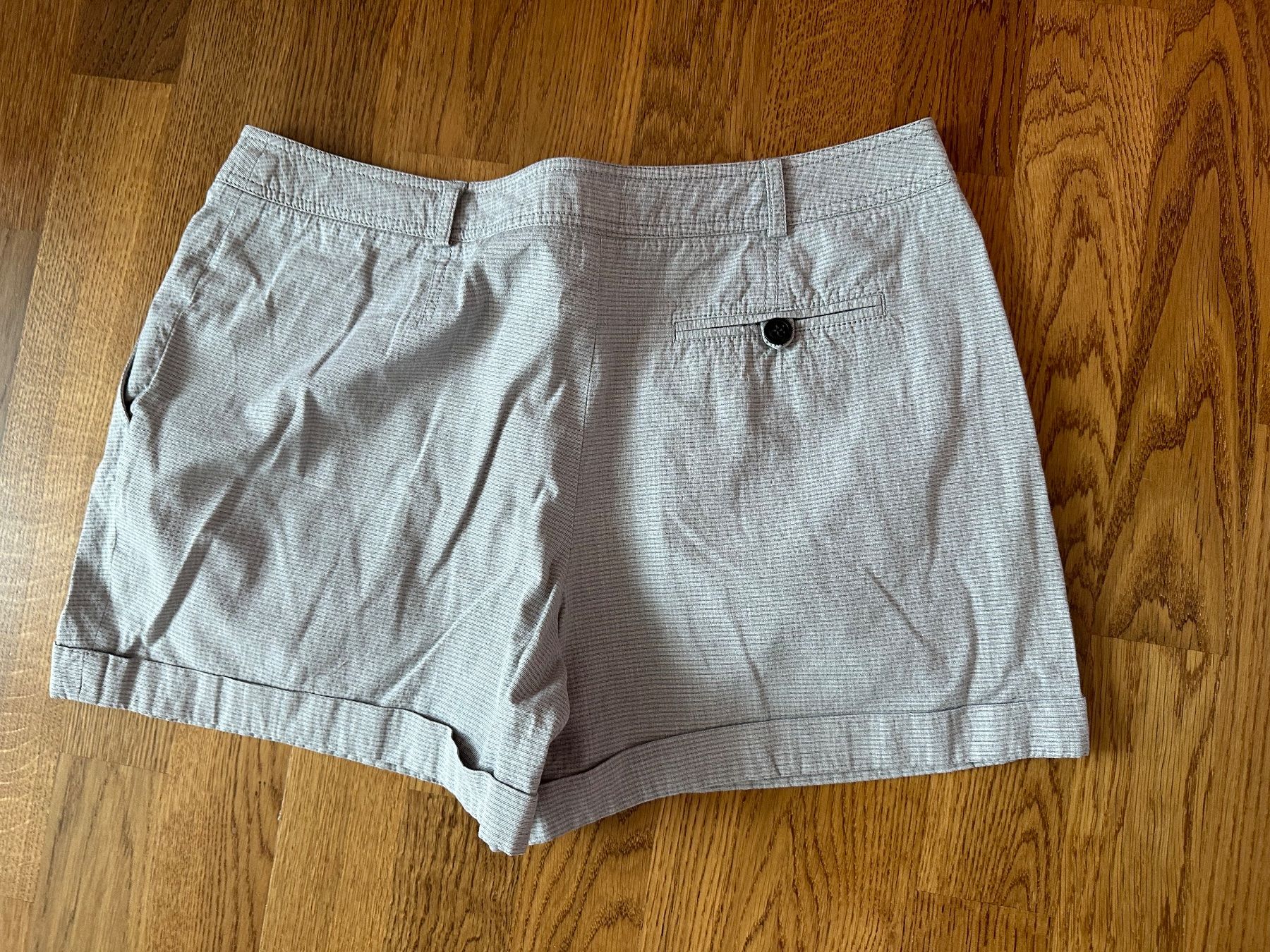 Burberry Pantaloni: Shorts Burberry – Nuovo (secondo la descrizione) da Ebikon venduto da nat_jzh5