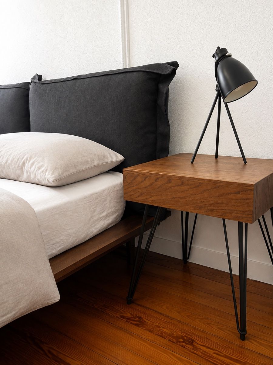 Letti: Wooden bed frame and two matching side tables  – Usato da Genève venduto da pol_c22l