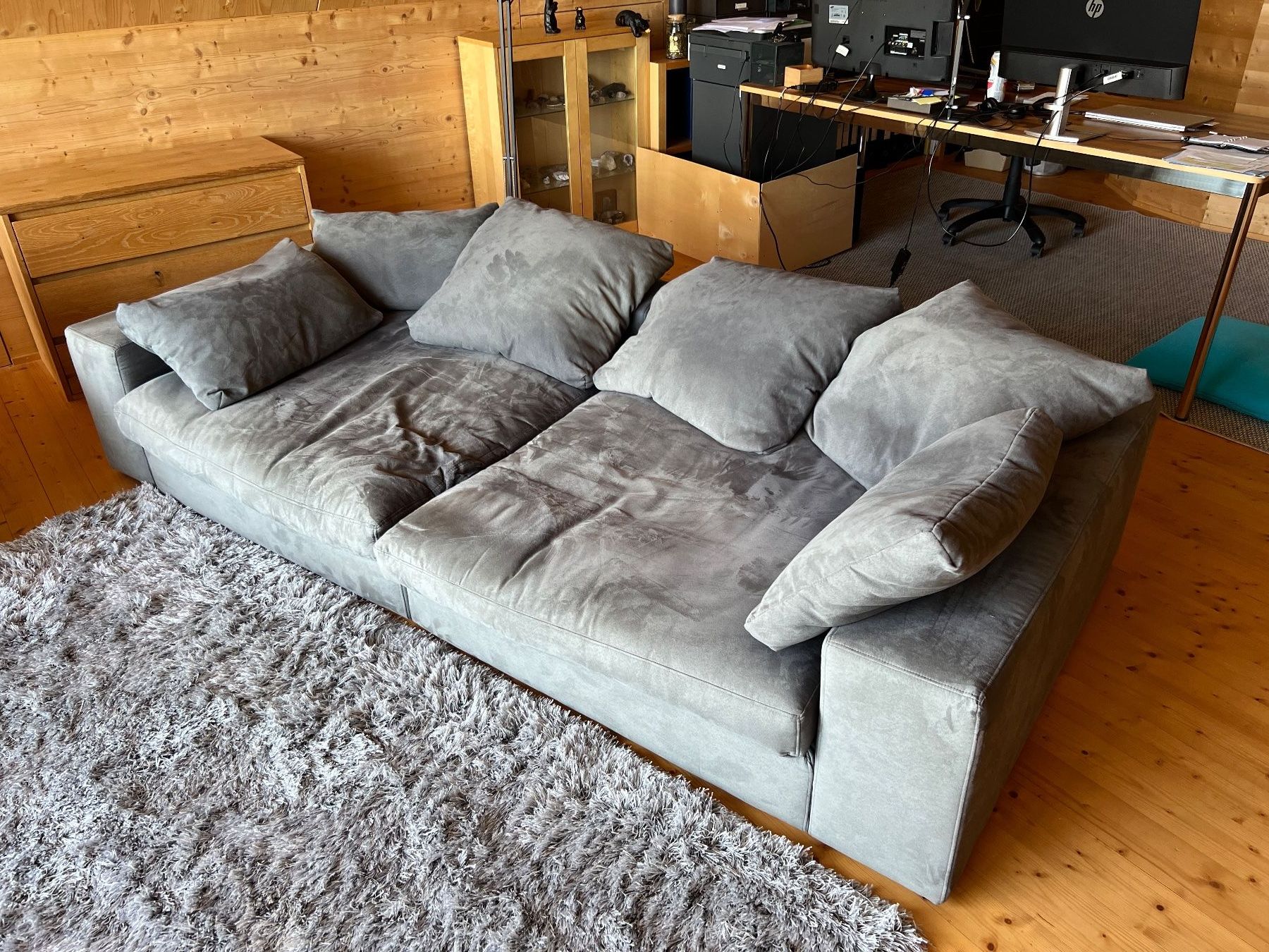 Divani: Bequemes und grosses Sofa, Stoff, grau – Usato da Merzligen venduto da Paxi01