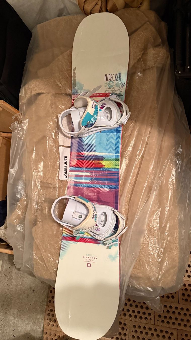 Nidecker Boards: Nidecker Mini Elle Snowboard 130cm – D'occasion à Jegenstorf par zoe_ta