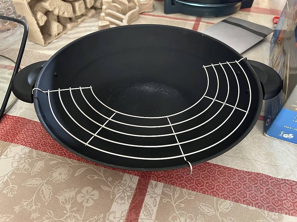 Padelle: Asia Wok mit Glasdeckel und Einsatz, Top! – Usato da Basel venduto da tsulih 1