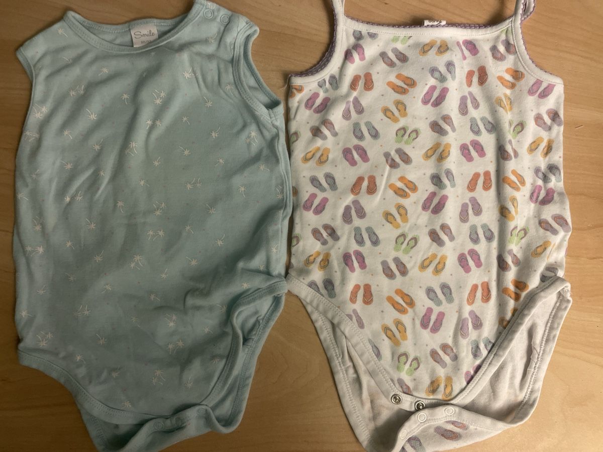 Migros Unterwäsche: 2 ärmellose Migros Bodys Gr. 86/92 – Gebraucht aus Obergerlafingen von cabo4
