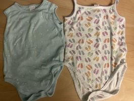 2 ärmellose Migros Bodys Gr. 86/92