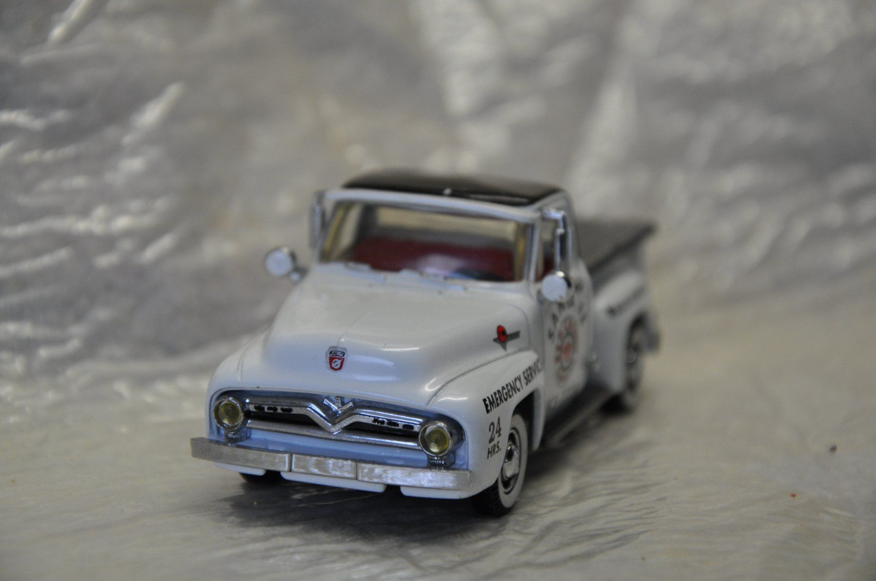 Matchbox Modellini d'auto: Ford F100 Pickup – Nuovo e nell'imballaggio originale da Ebnat-Kappel venduto da Aallerlei 2
