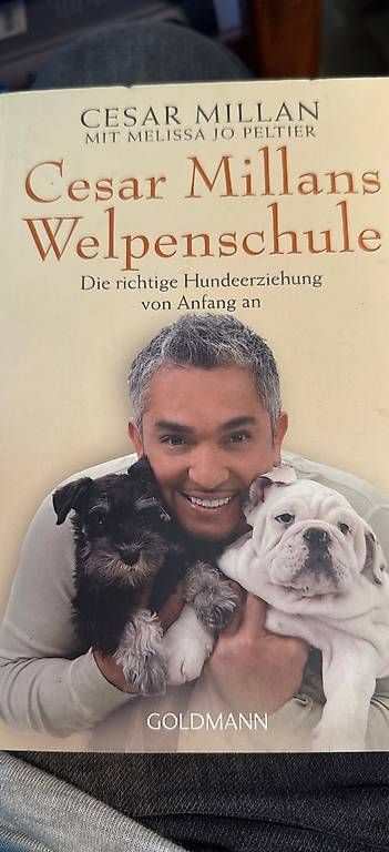 Bücher: Cesar Millans Welpenschule – Gebraucht aus Wallisellen von Versiva4