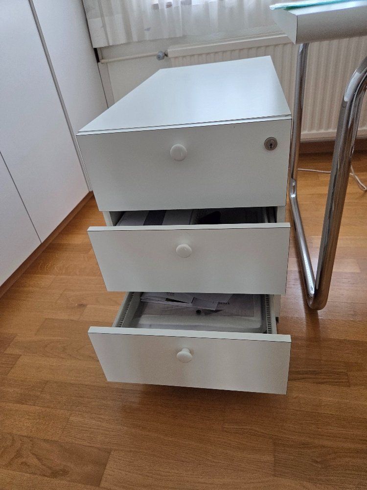 Banconi: Bürokorpus weiss mit 3 Schubladen – Usato da Zug venduto da zugi26 1