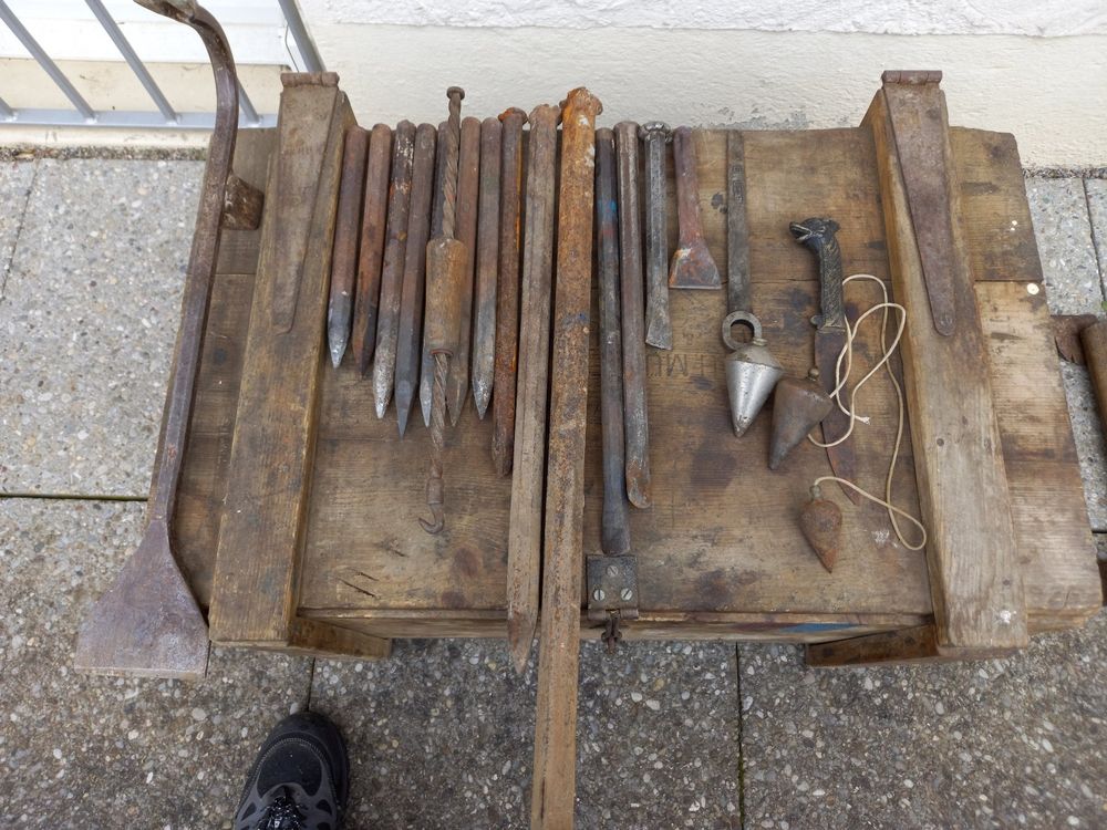 Fliegenbinden Komplettset Mit Schraubstock - Professionelles Angelzubehör In Holzkiste