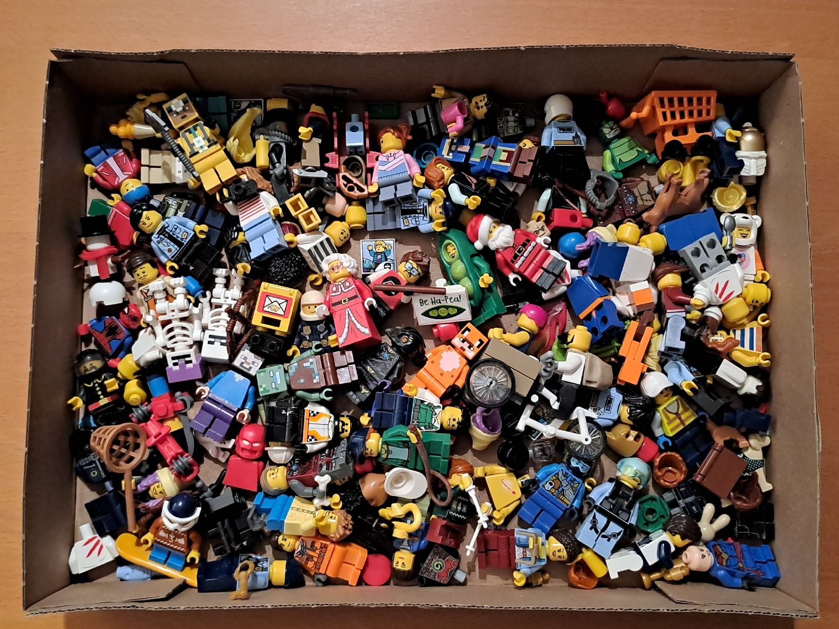Lego Spielzeuge: Lego Figuren Teile, etc.  Versand möglich  – Gebraucht aus Kestenholz von Knox1973