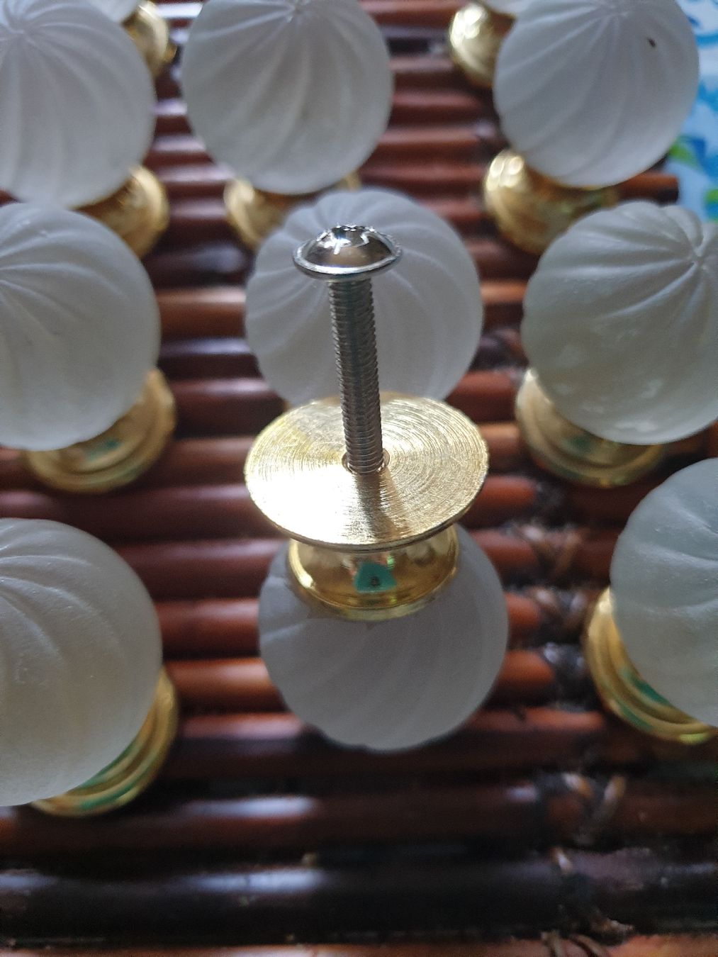 Tutte le decorazioni: 20 POMELLI PER ARMADI/CASSETTI – Usato da Viganello venduto da Priska.c 3