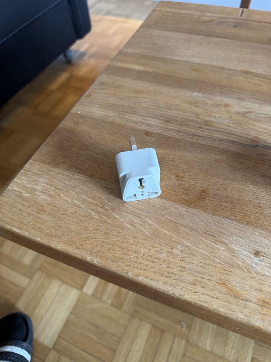 Unità & Adattatore: Universal Travel Adapter UK – Usato da Zürich venduto da sil_g7kp