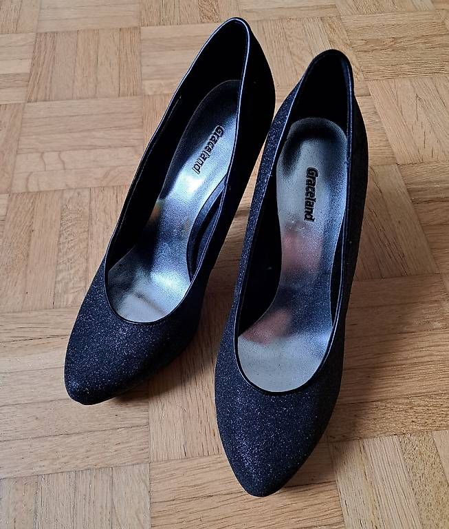 Scarpe da donna: Pumps mit hohen Absätzen – Usato da Alpnach Dorf venduto da Gada8 2