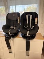 Zwei Maxi-Cosi Kindersitze mit Basis
