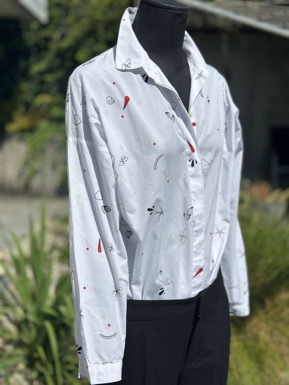 Zara Camicette: Weisse Sommerbluse mit buntem Muster Gr. 38 – Usato da Zufikon venduto da Modestil365 1