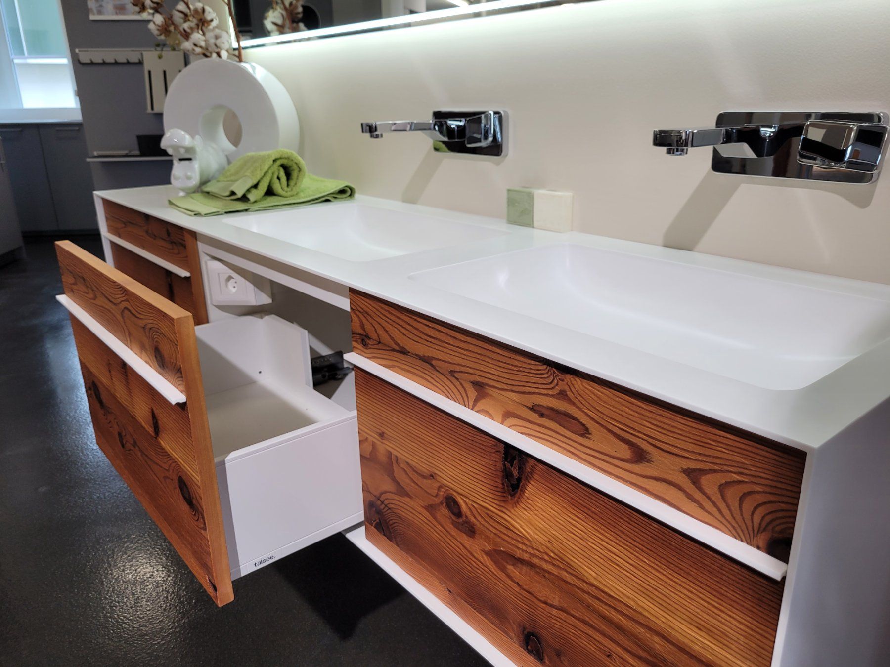 Mobili per bagno: Badmöbel mit Waschtisch und Spiegel (Talsee) – Usato da St. Gallen venduto da hp.mueller_ag 2