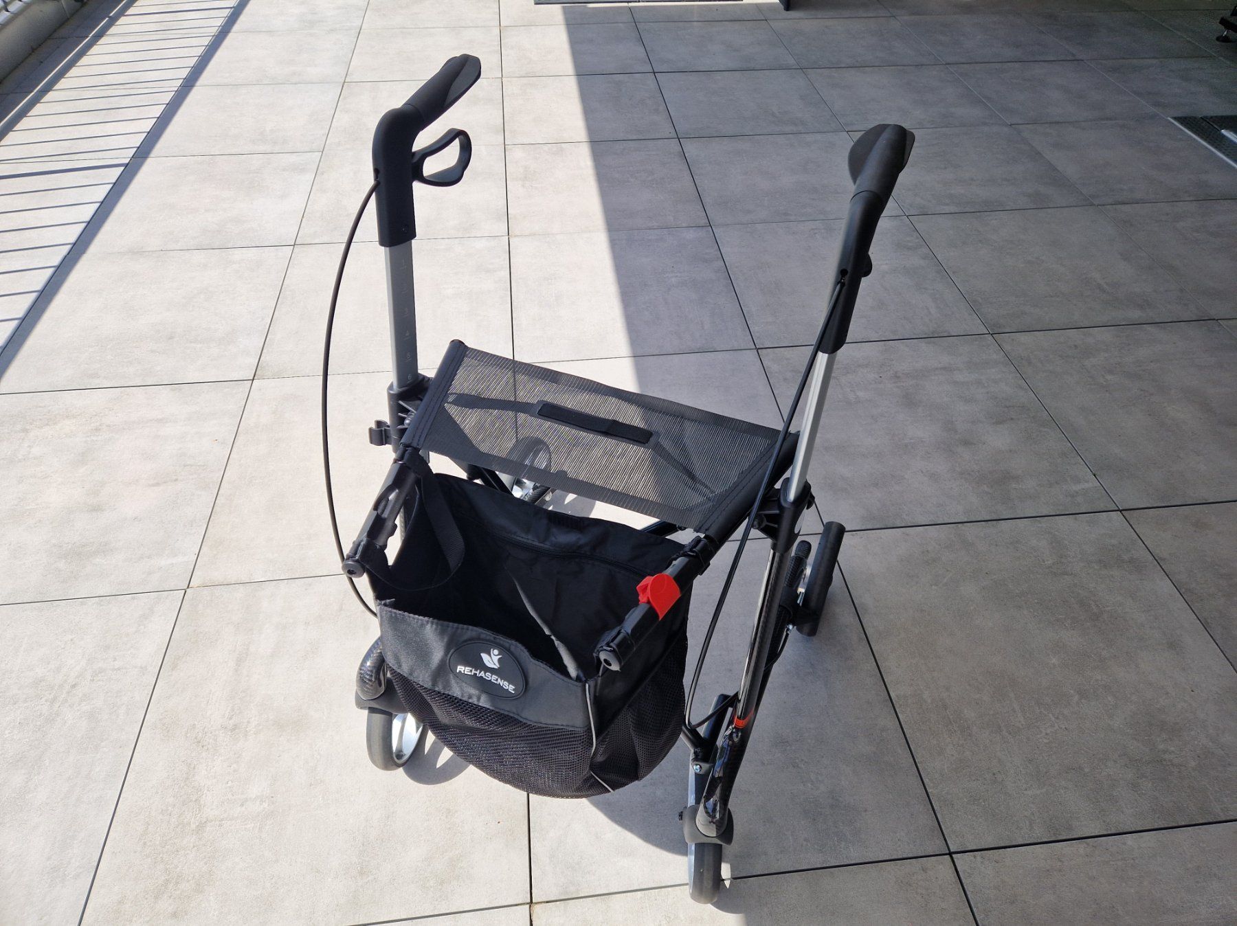 Aides à la marche: Super Leichtgewicht Carbon Rollator – Neuf (Voir description) à Seon par Skorpius75
