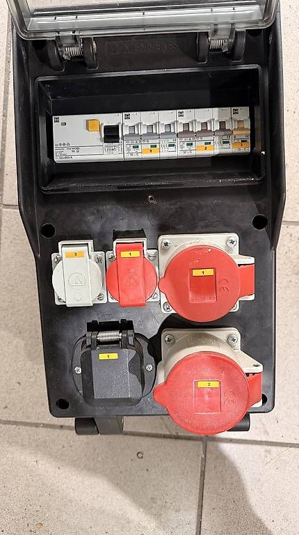 Elettrotecnica: Mennekes Stromverteiler 16A/32A – Usato da Bonaduz venduto da A13_Automobile