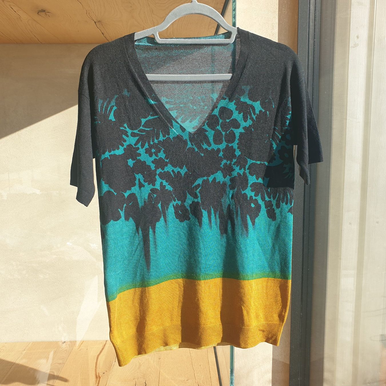 Prada Top: 🐸 PRADA PULLOVER TOP KURZARM 38 IT (34-36 CH) V-AUSSCHNITT – Usato da Môtier (Vully) venduto da Frogs