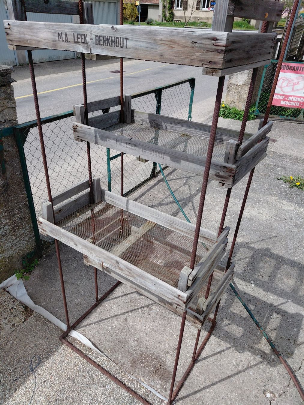 Scaffali: Etagère artisanale – Usato da Noiraigue venduto da pel_ny7d 1