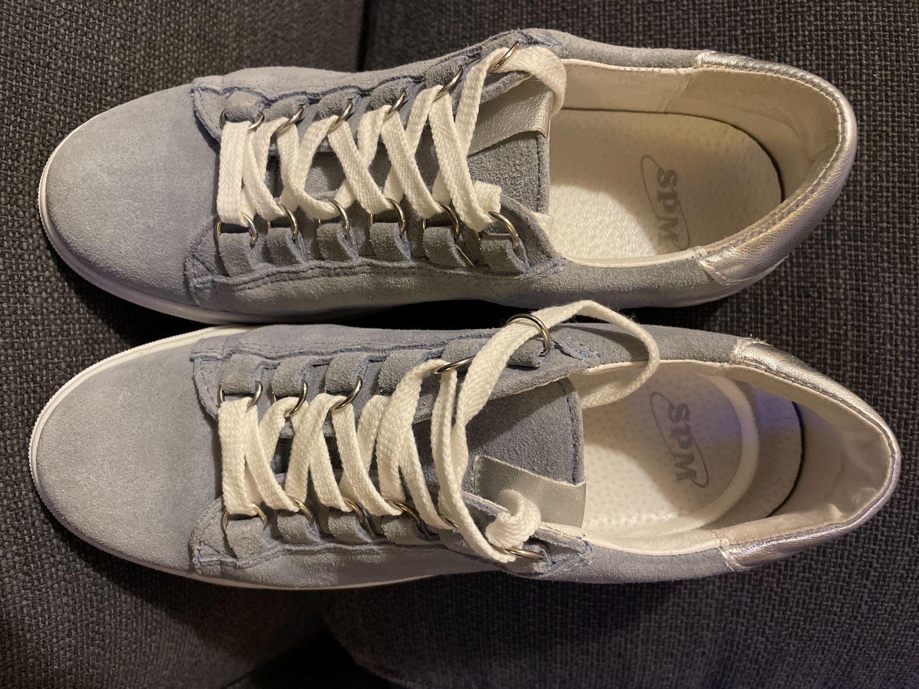 Scarpe da donna: Stylische hellblaue SPM Wildleder Sneaker Gr. 36 – Usato da Frasnacht venduto da GracyStore 2