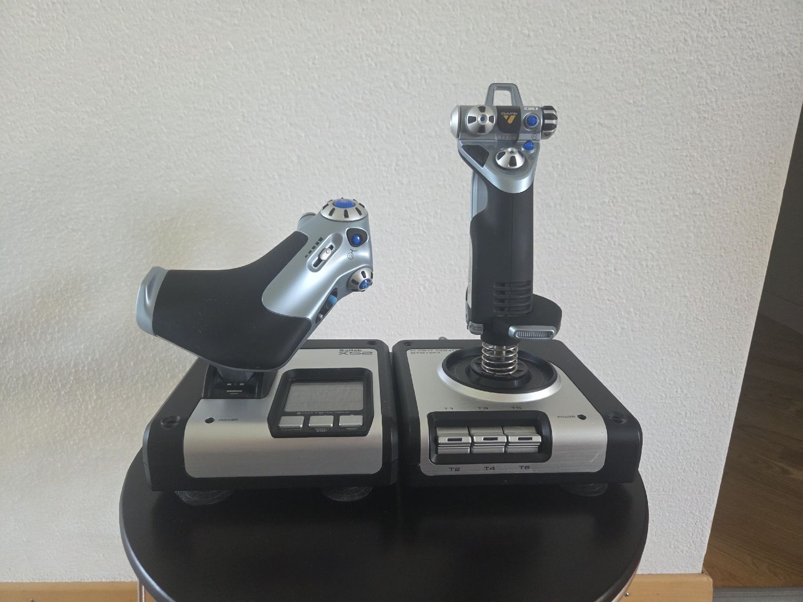 Saitek Controller: Saitek X52 Pro Flight Control System Joystick + Schubregler – Gebraucht aus Ebikon von severin.froehlich 1