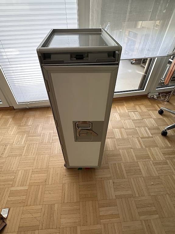Autres aviation: AIRLINE TROLLEY – D'occasion à Allschwil par wun_6rjl