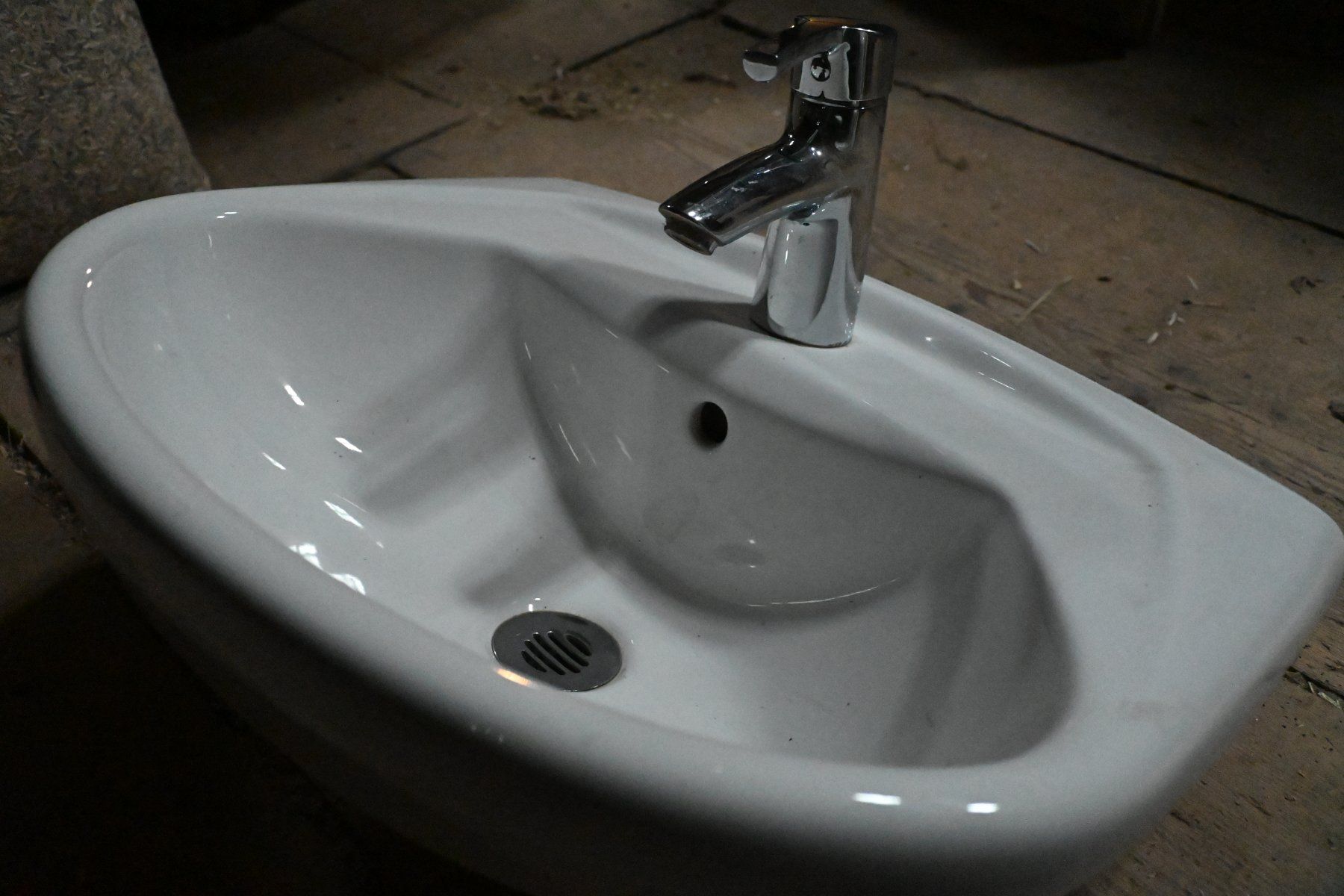 Spülbecken & Waschbecken: Lavabo avec robinet – Gebraucht aus Courtelary von czill 5