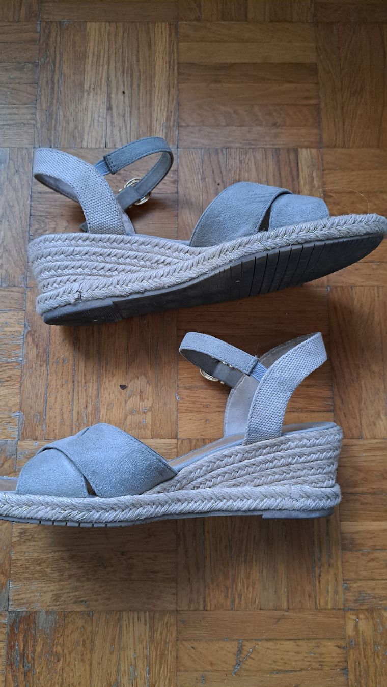 Tamaris Chaussures femmes: Sandales Tamaris compensées gris clair taille 38 – D'occasion à Carouge GE par ech_w6tr 2