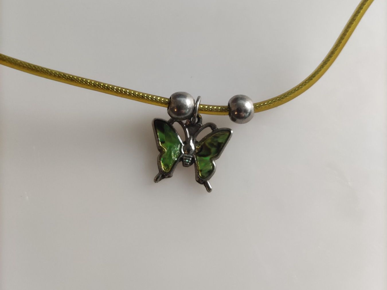 Catenine: Collier fin avec pendentif papillon vert émeraude – Usato da Grand-Lancy venduto da Morriganne 1