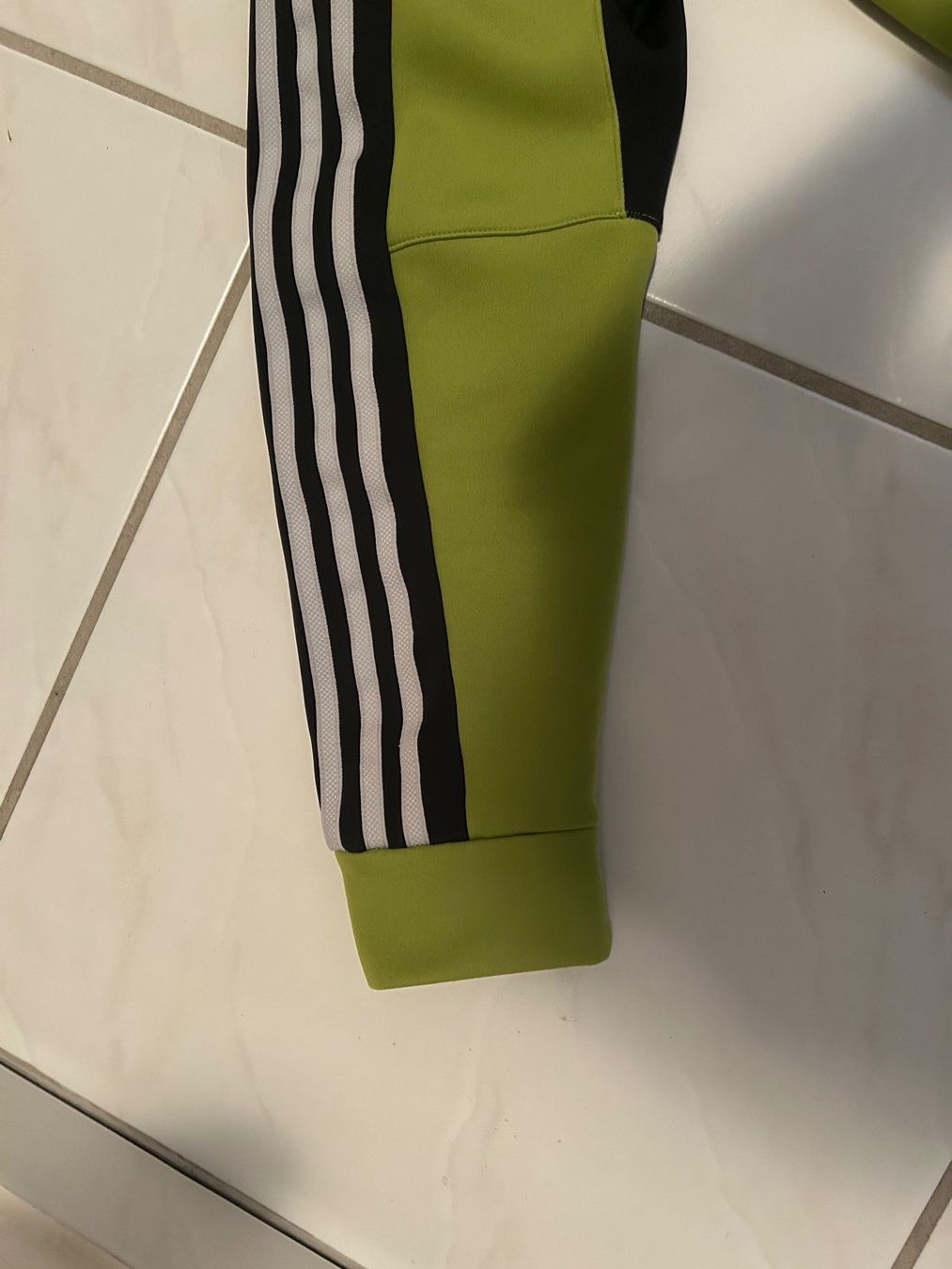 Adidas Giacche: Adidas Hoody/Jäcklein Grösse M – Usato da Gutenswil venduto da walker60 2
