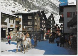 Dorfstrasse von Zermatt im Winter