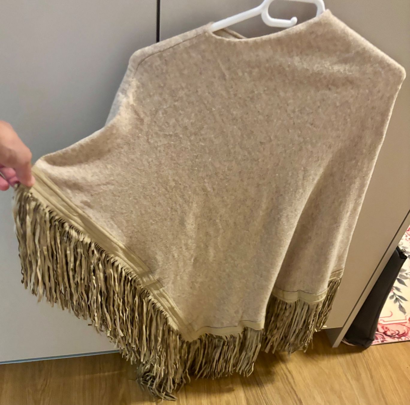 Altro in  Abbigliamento & Accessori: Cashmere Mix Poncho mit Fransen – Nuovo (secondo la descrizione) da Baden venduto da Tiffany6878 9