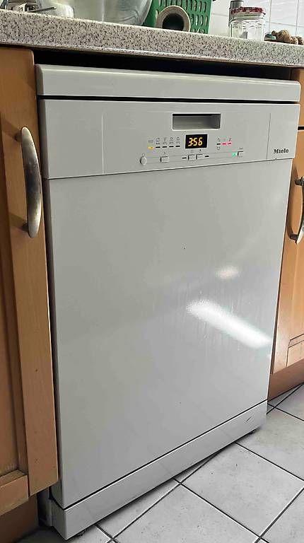 Lavastoviglie: Lave-vaisselle Miele encastrable, parfait état – Usato da Genève venduto da arturocorrales 4