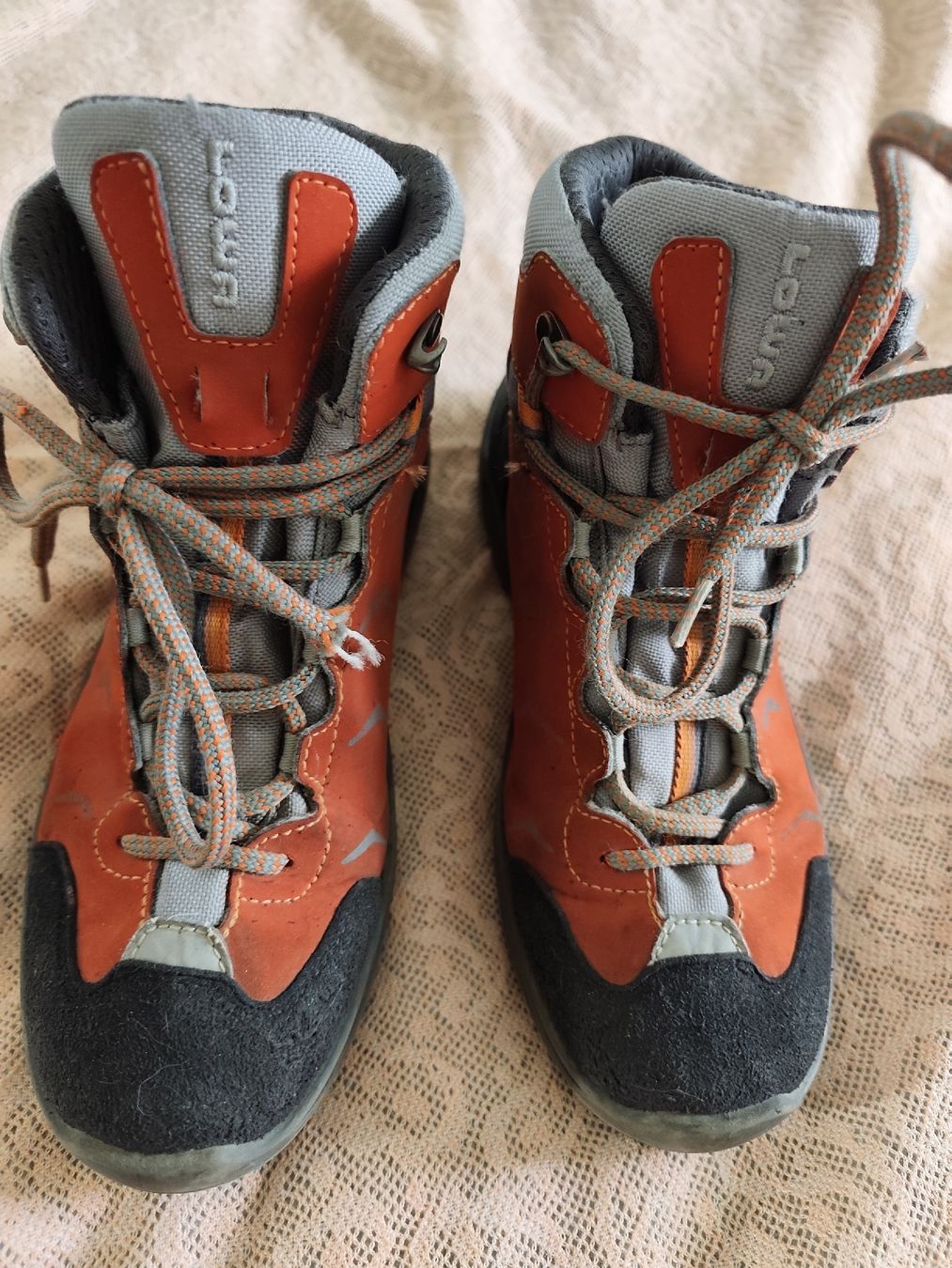 Lowa Scarpe da uomo: Lowa Wanderschuhe gr. 35 – Usato da Muttenz venduto da Hermesvonthan 1