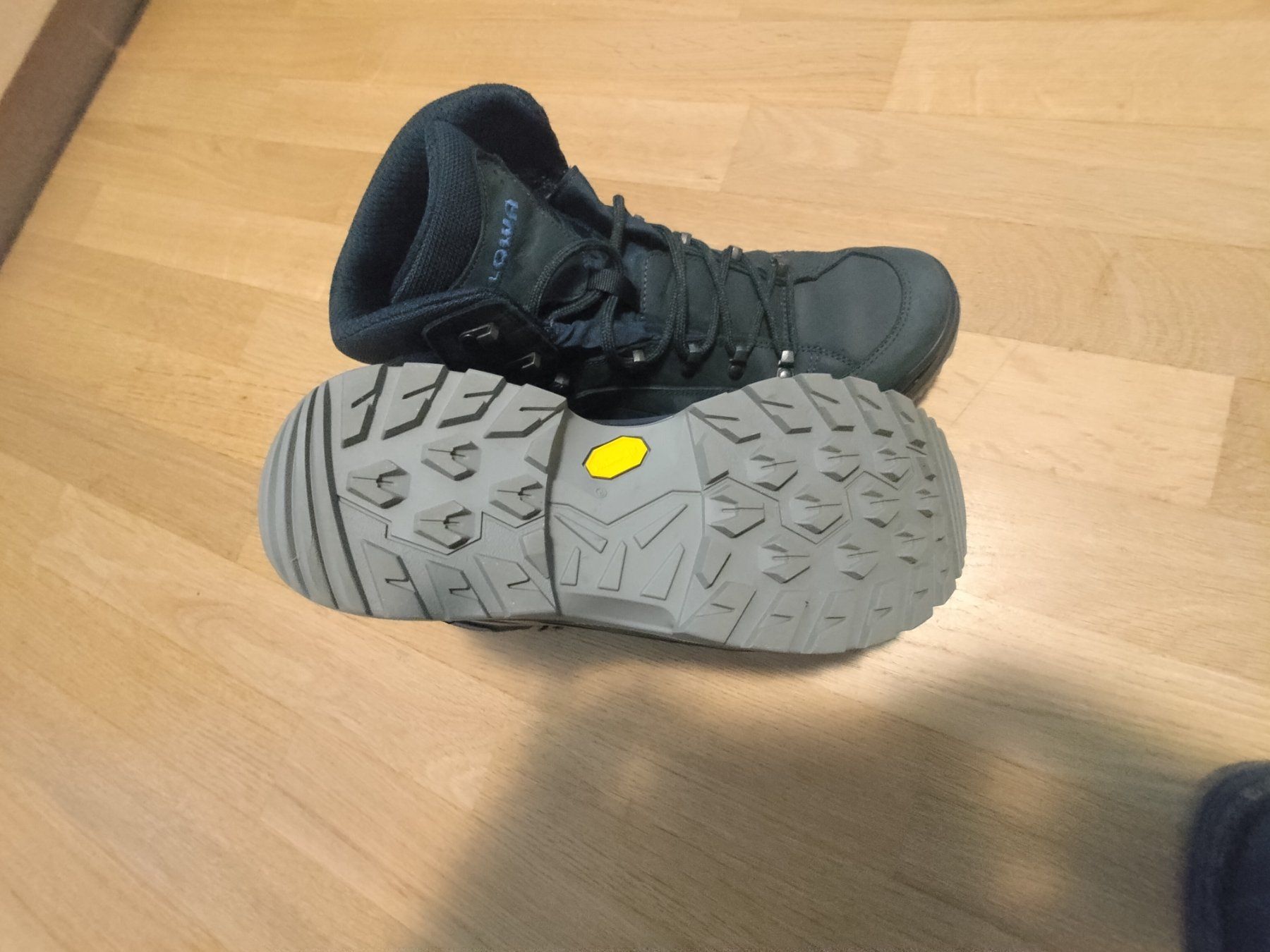 Lowa Scarpe da uomo: Lowa Renegade Evo GTX Mid – Nuovo (secondo la descrizione) da Basel venduto da ric_kj7x 2